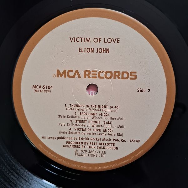 Elton John &ndash; Victim Of Love 90117 фото